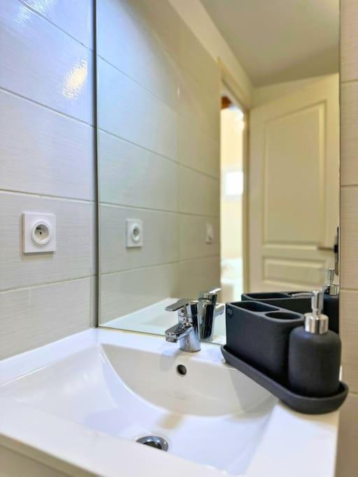 Apartment Le Quai Des Orchidees - Centre - Gare Saint Roch - Netflix/amazon/youtube/canal+ *